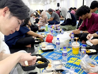 Ifter in Blue Mosque