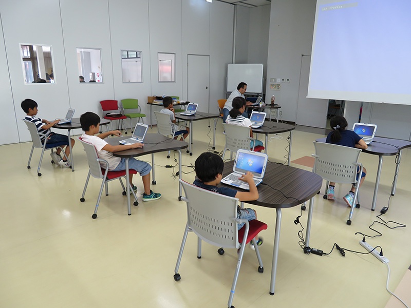 飯塚キャンパスでのプログラミング教室